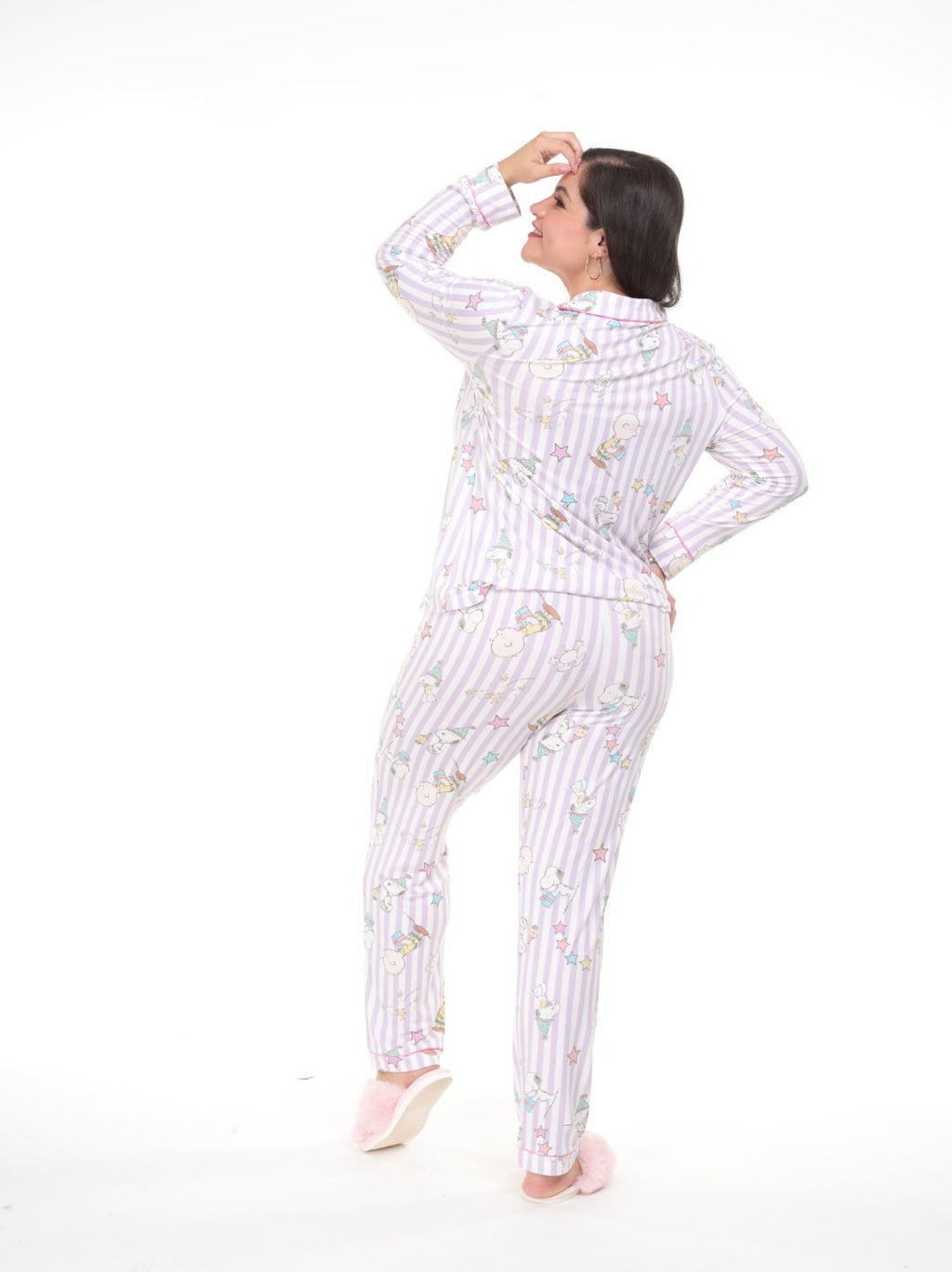 Pijama pantalón y camisa manga larga con botones y rayas de snoopy rosa