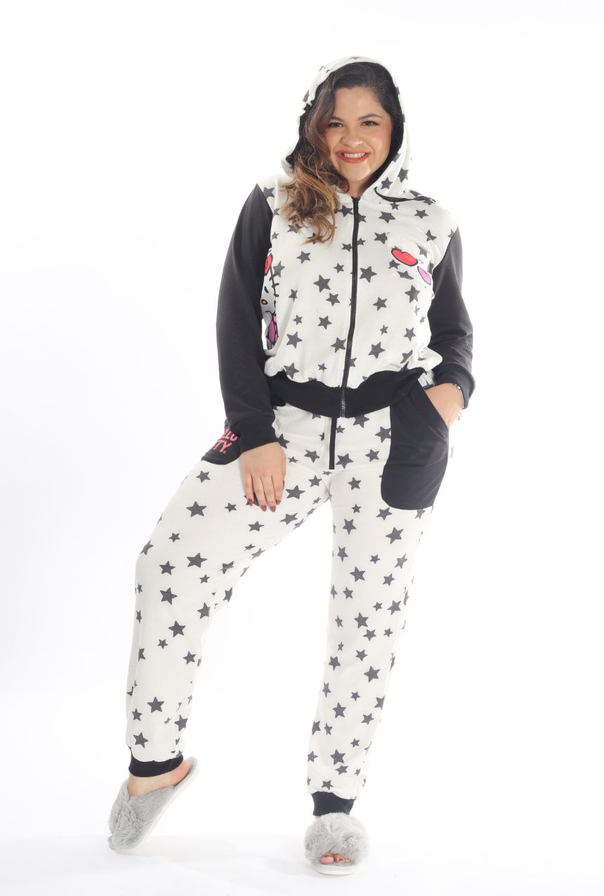 La pijama pants y sudadera blanca con estrellas de Hello Kitty combina comodidad y estilo en un diseño único. Su suave tela es ideal para mantenerte cálida y relajada, mientras el estampado de estrellas y el icónico Hello Kitty añaden un toque adorable y moderno. Este conjunto es perfecto para descansar en casa o dormir con total comodidad, sin perder un estilo encantador.