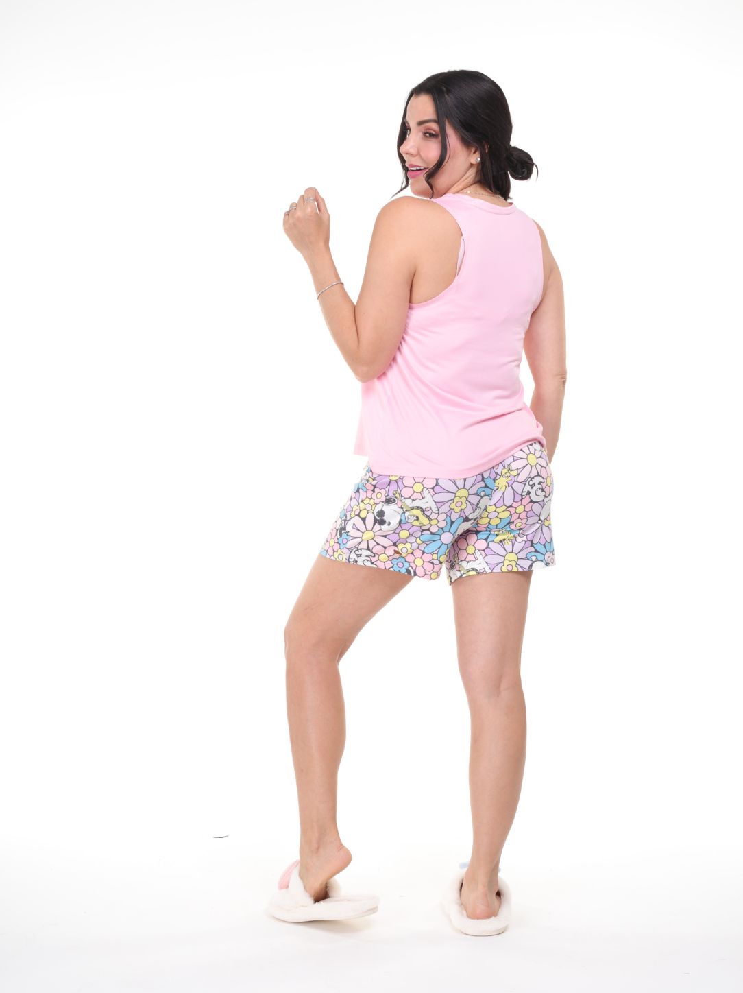 Pijama short de flores y camisa sin manga de snoopy rosa