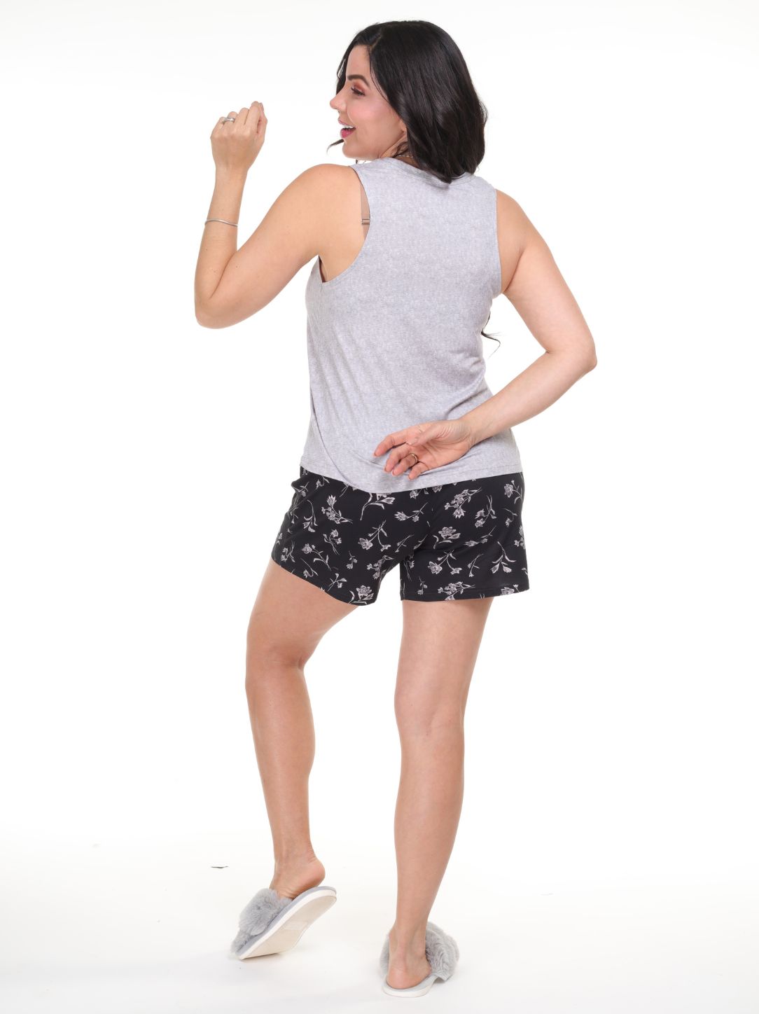 Pijama short ramas negro y camisa sin manga gris