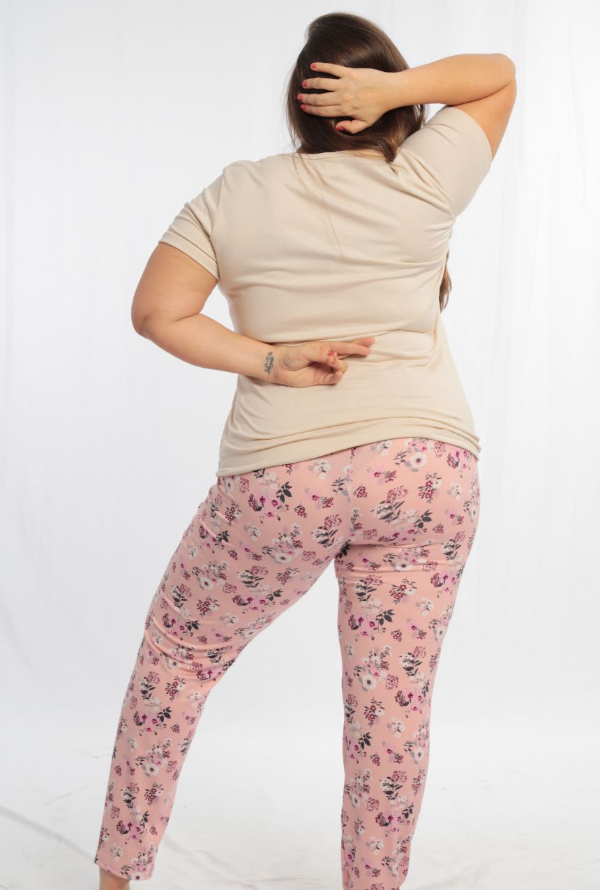 Pijama pantalón, playera manga corta de Minnie Mouse con flores